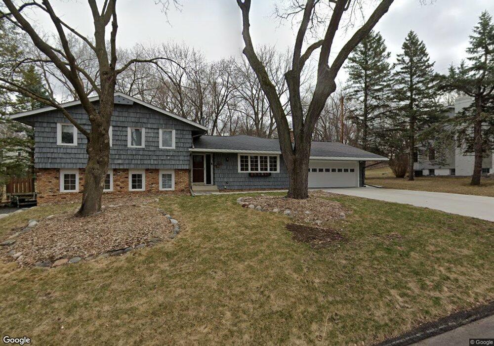 4239 Queens Way, Minnetonka, MN 55345 - photo 1