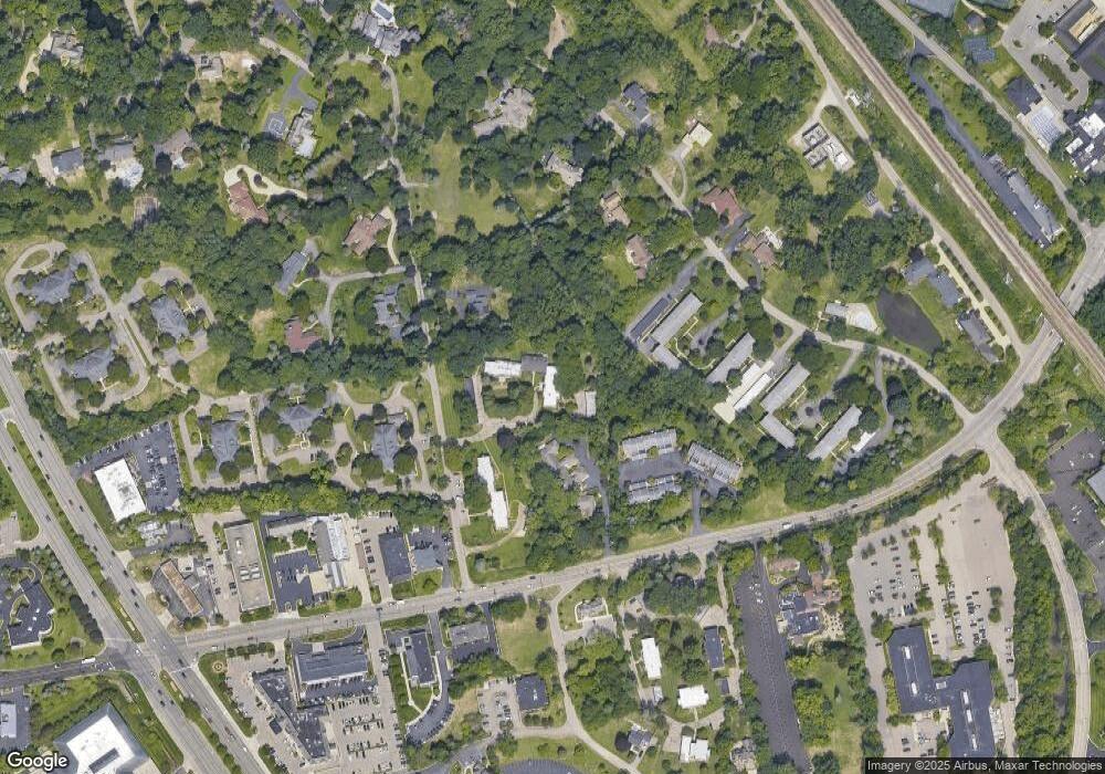 1750 Tiverton Rd unit 27, Bloomfield Hills, MI 48304 - photo 1