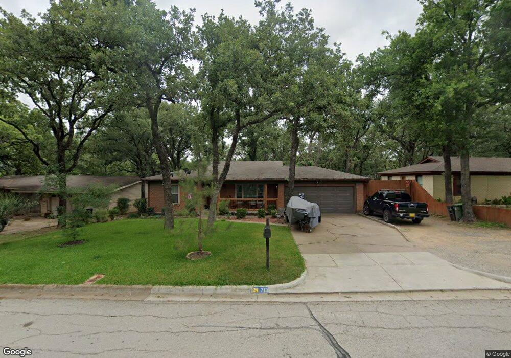 713 Briarwood Ln, Hurst, TX 76053 - photo 1