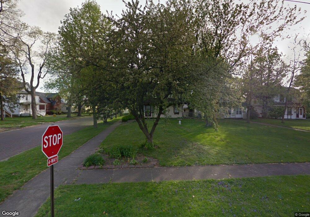 1025 Tremont St, Lincoln, IL 62656 - photo 1