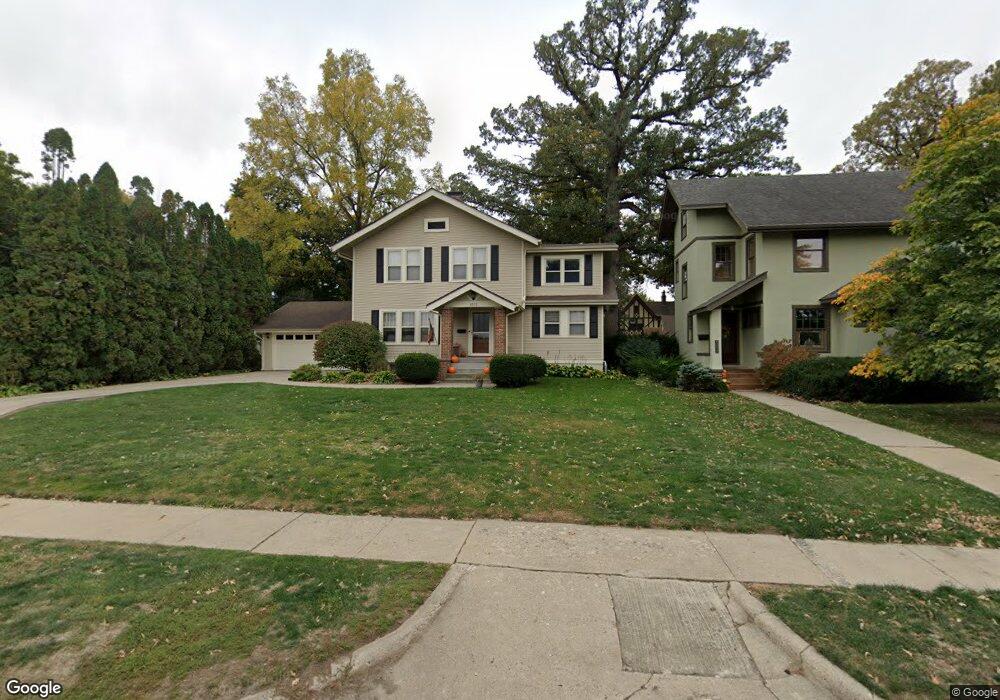 1013 S 5th Ave W, Newton, IA 50208 - photo 1