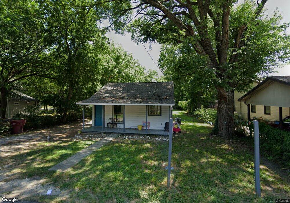 514 E 8th St, Bonham, TX 75418 - photo 1