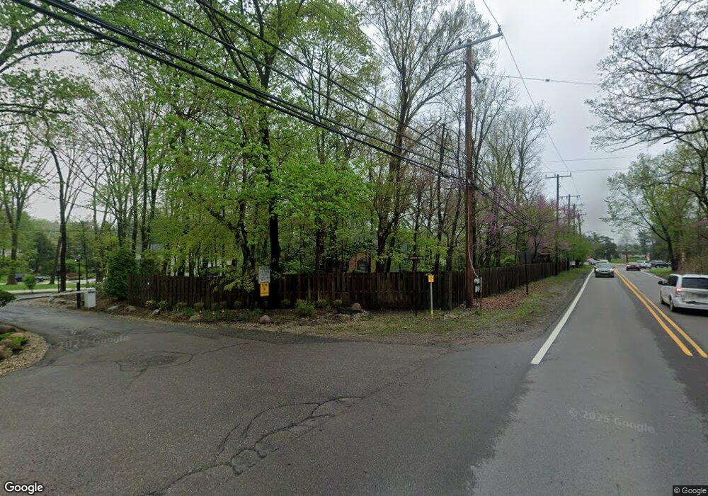 1981 Tiverton Rd, Bloomfield Hills, MI 48304 - photo 1