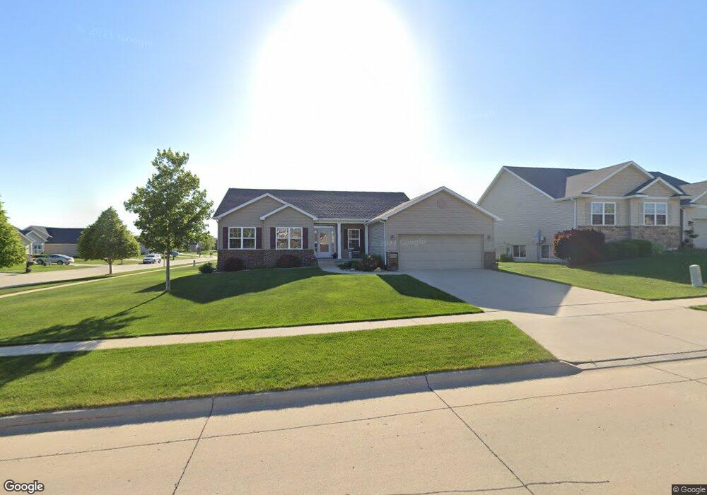 1819 Quail Ridge Rd, Cedar Falls, IA 50613 - photo 1