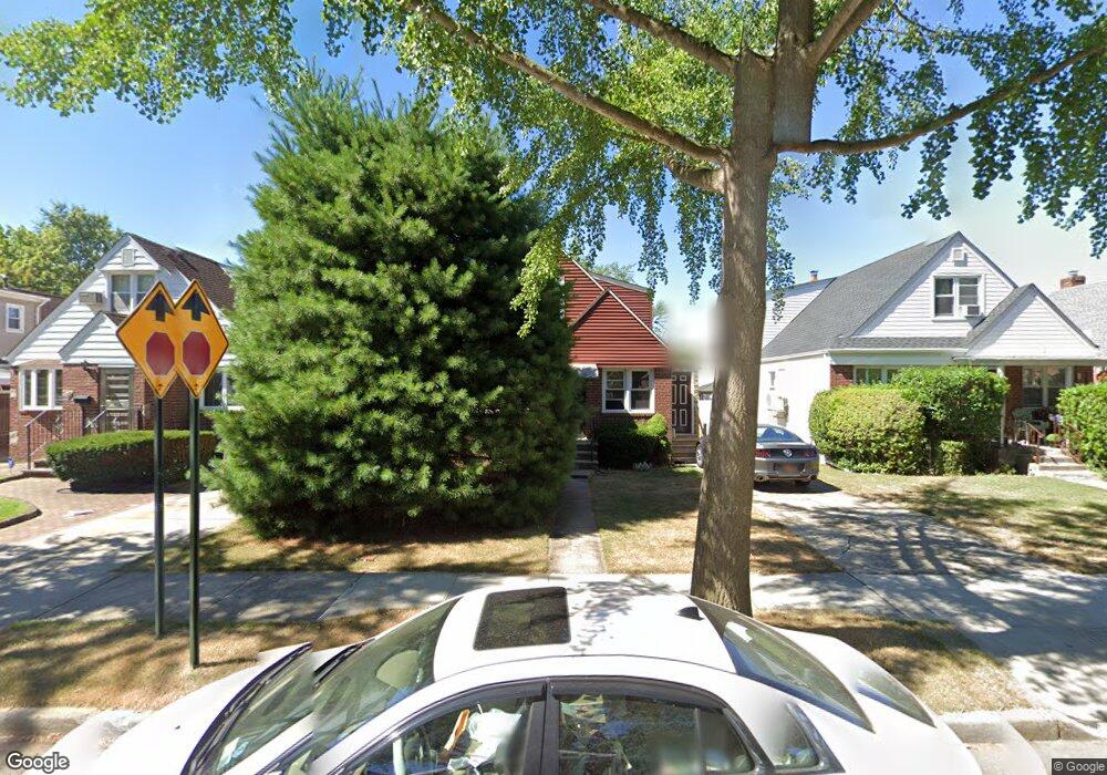 7834 265th St, Glen Oaks, NY 11004 - photo 1