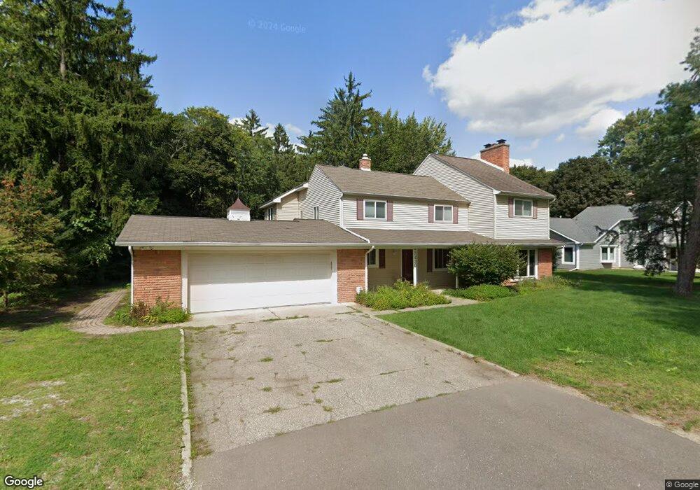 7420 Honeysuckle Rd, West Bloomfield, MI 48324 - photo 1