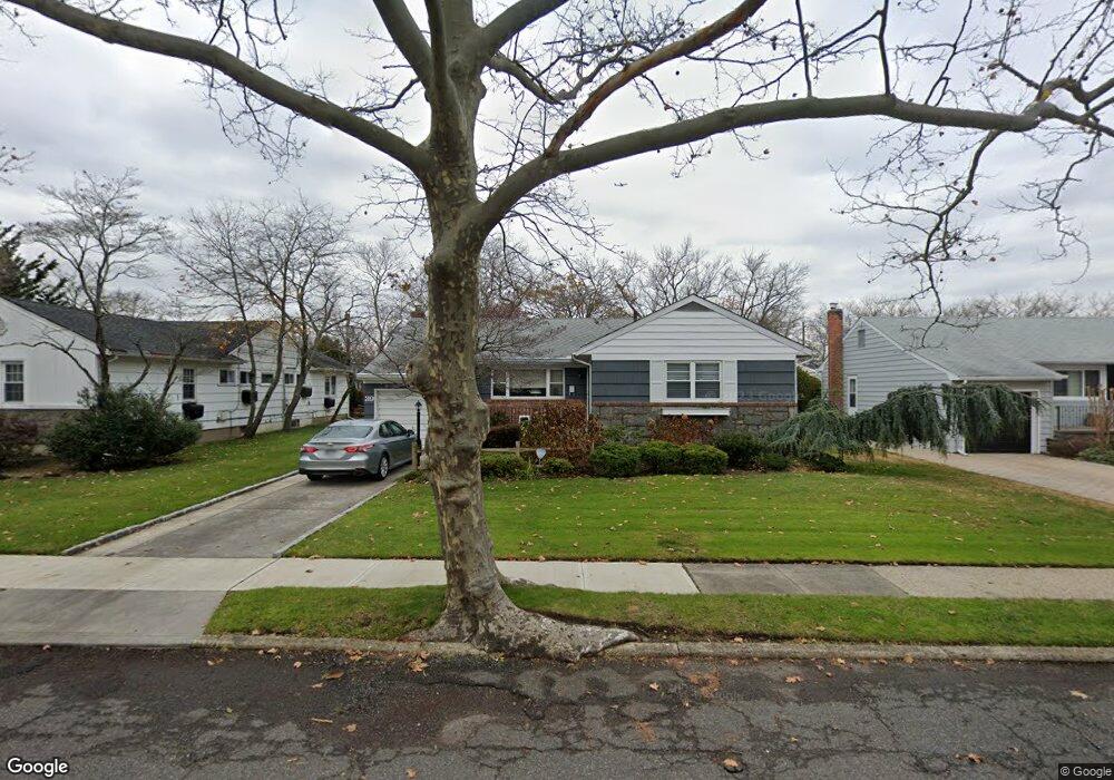 39 N Strathmore St, Valley Stream, NY 11581 - photo 1