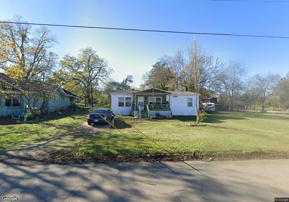 611 N 2nd St, Hugo, OK 74743 - photo 1