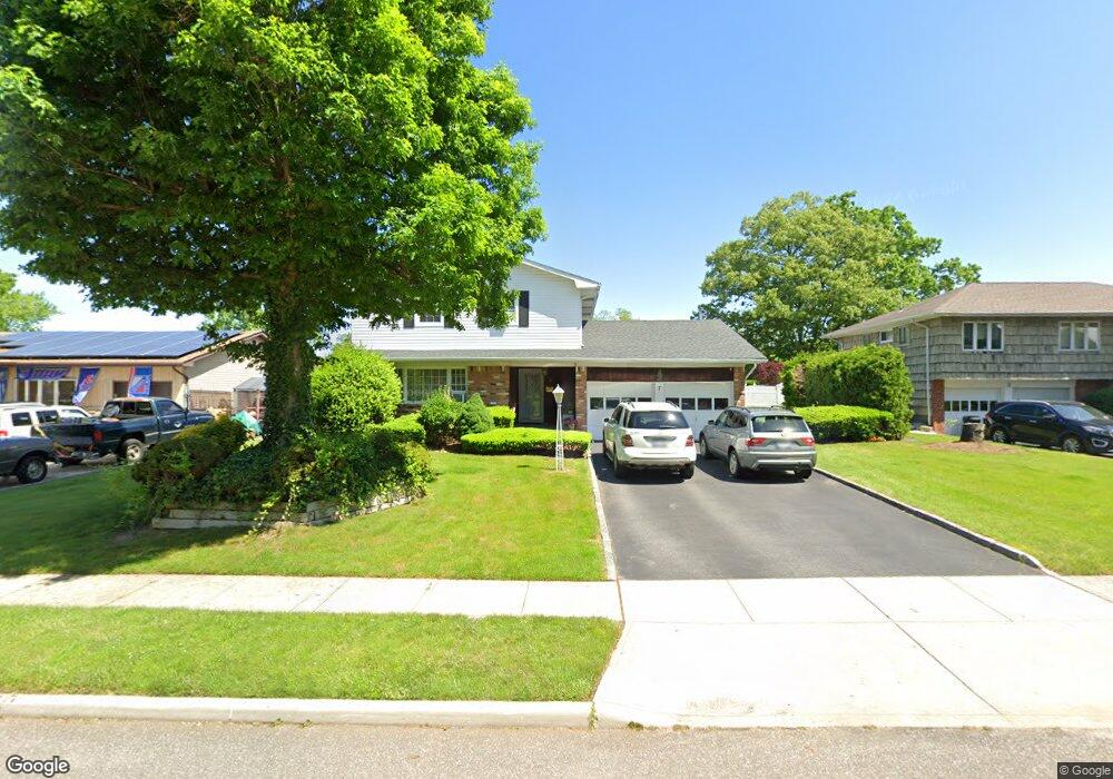 7 Rhonda Ln, ComMacK, NY 11725 - photo 1