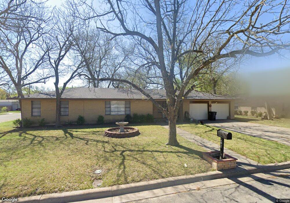 701 Phillips St, Cleburne, TX 76033 - photo 1