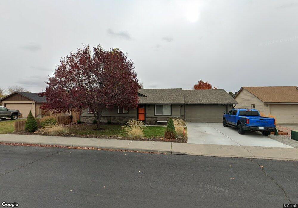 3130 SW Reindeer Ct, Redmond, OR 97756 - photo 1