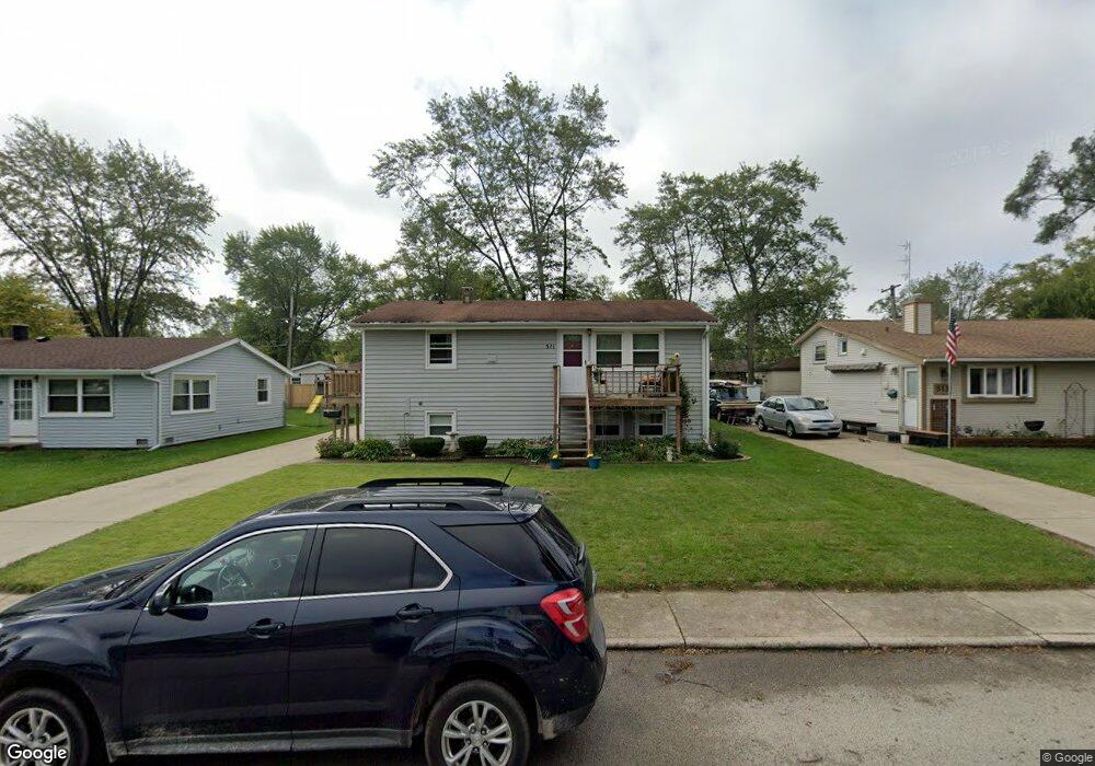 511 Apache Ave, Carpentersville, IL 60110 - photo 1