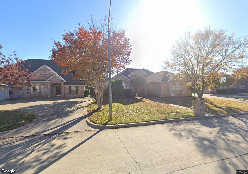 609 Natchez Ct, Hurst, TX 76054 - photo 1