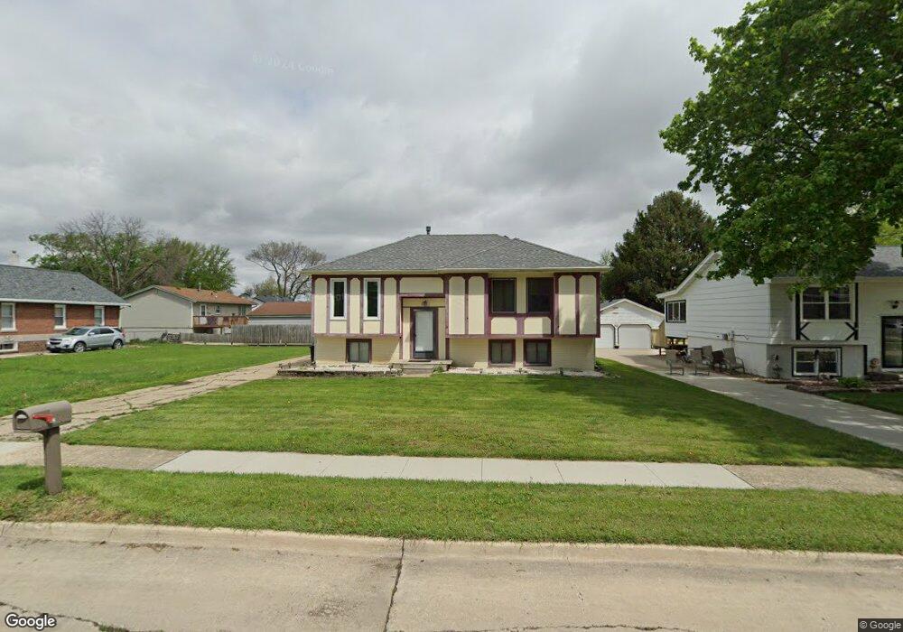 312 E Leland Ave, Des Moines, IA 50315 - photo 1