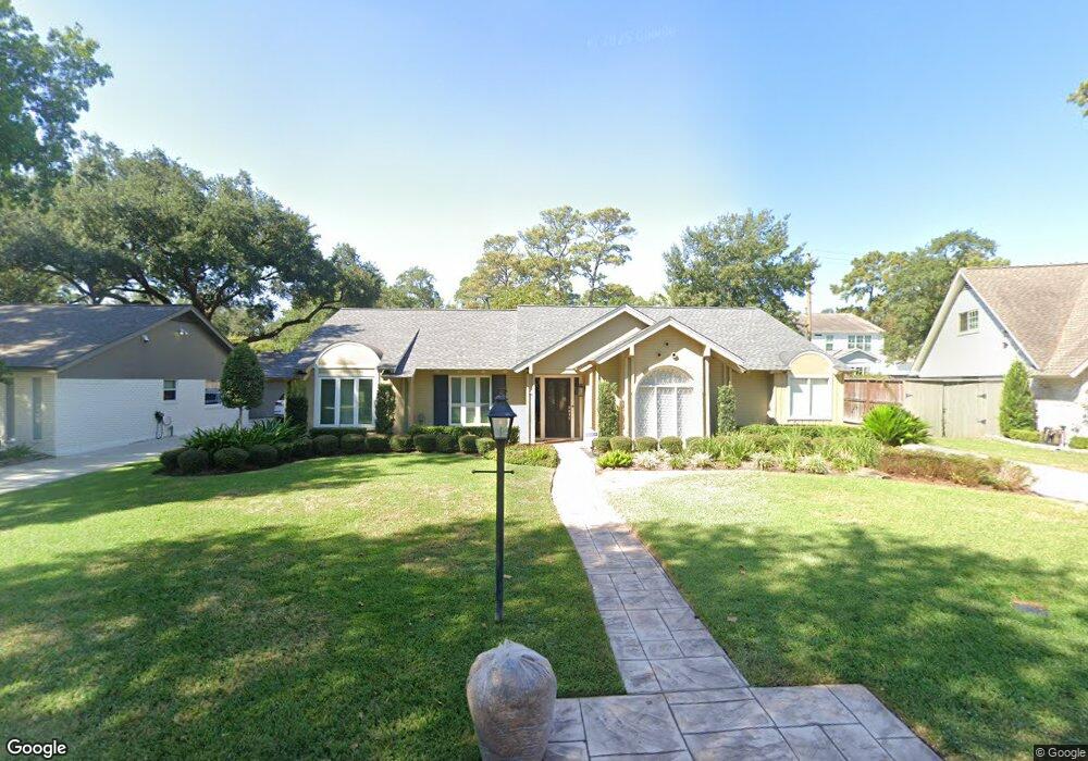 819 Patchester Dr, Houston, TX 77079 - photo 1
