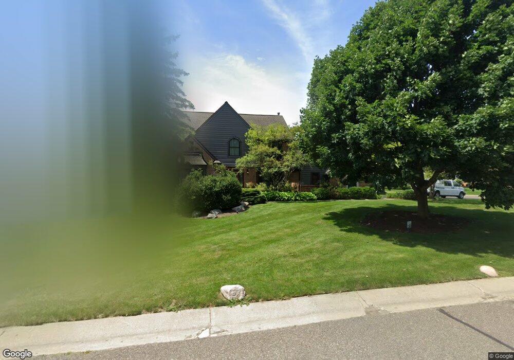 2302 Hidden Lake Dr, West Bloomfield, MI 48324 - photo 1