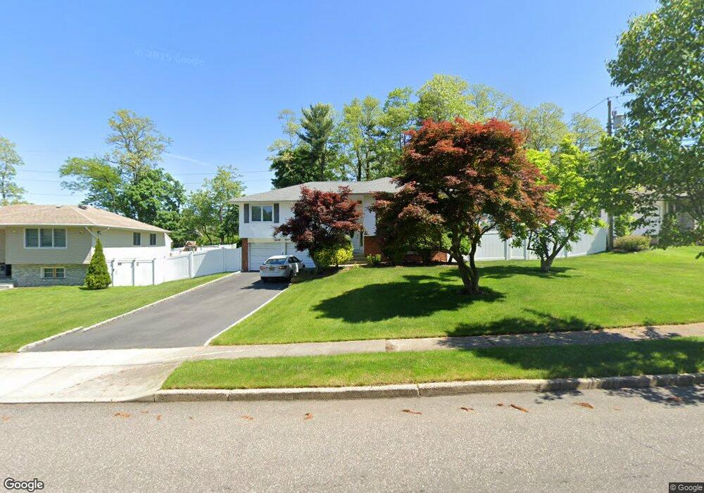 29 Pittoni Dr, ComMacK, NY 11725 - photo 1