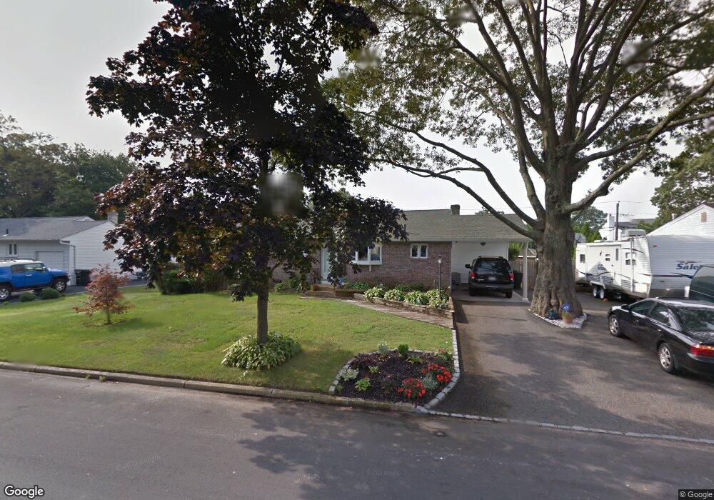 4 Windsor St, Islip, NY 11751 - photo 1