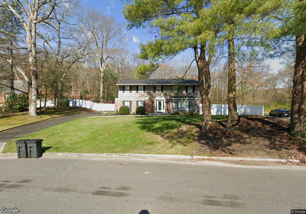 17 Tree Hollow Ln, Dix Hills, NY 11746 - photo 1