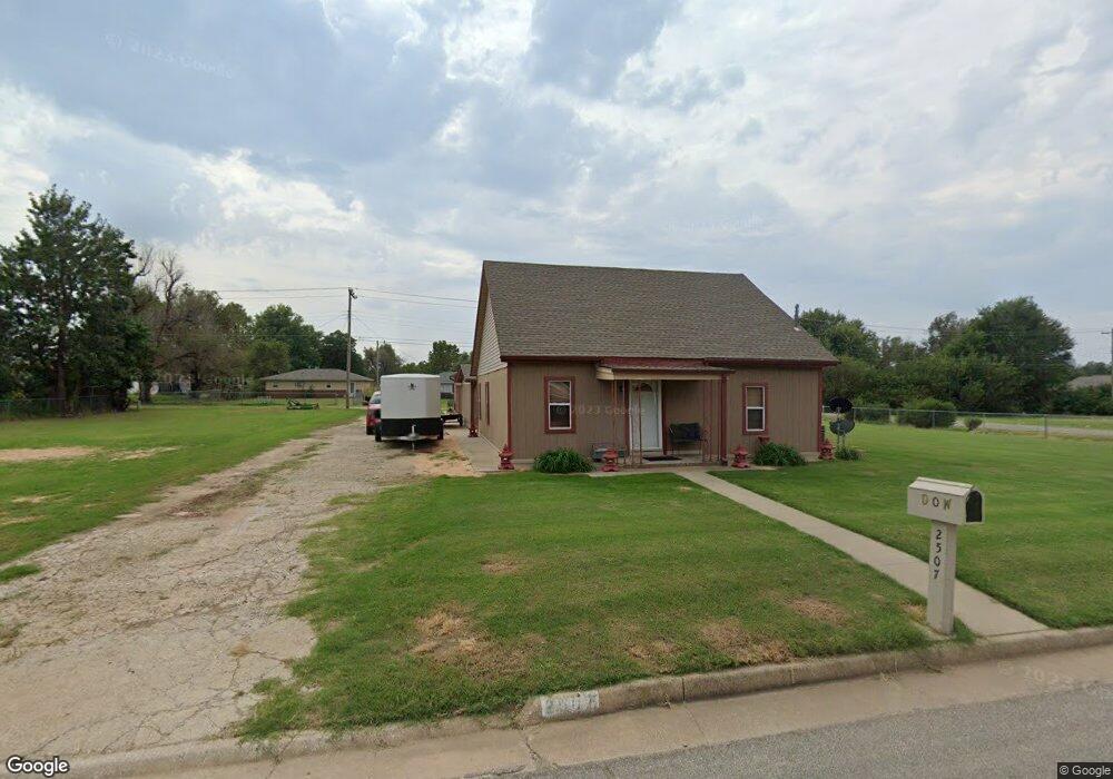 2507 E Walnut Ave, Enid, OK 73701 - photo 1