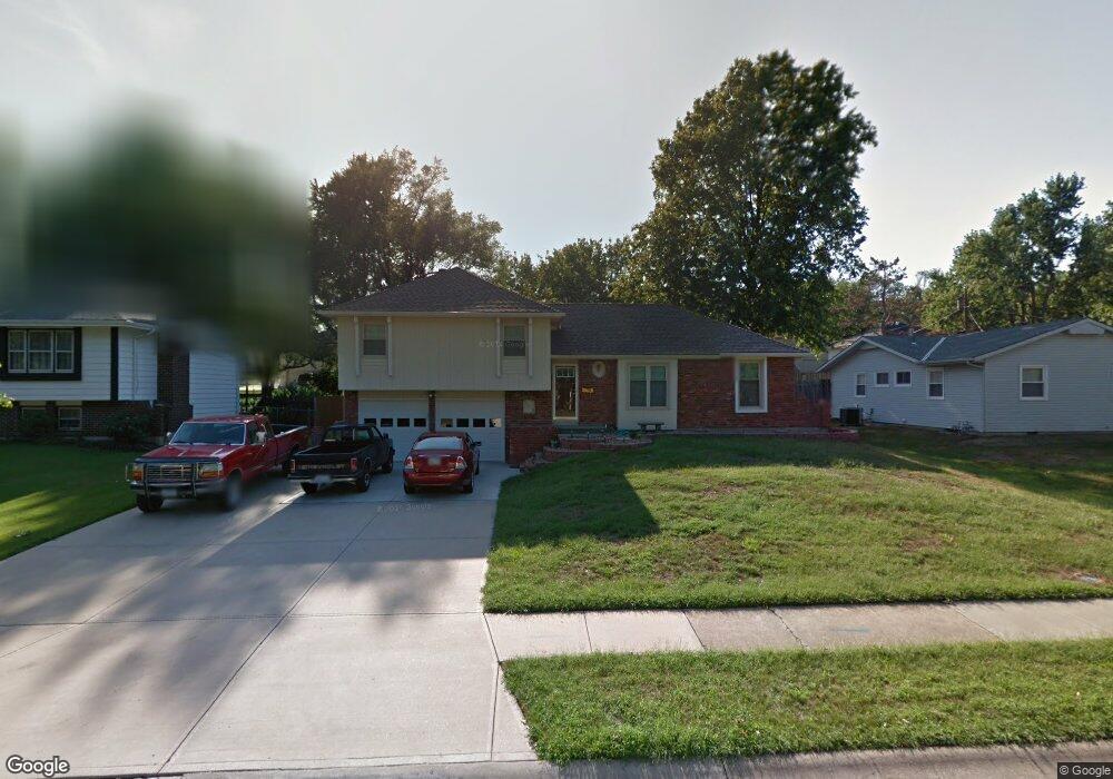 5202 Garnett St, Shawnee, KS 66203 - photo 1