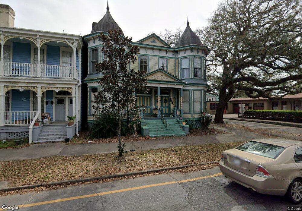 301 E Henry St unit low, Savannah, GA 31401 - photo 1