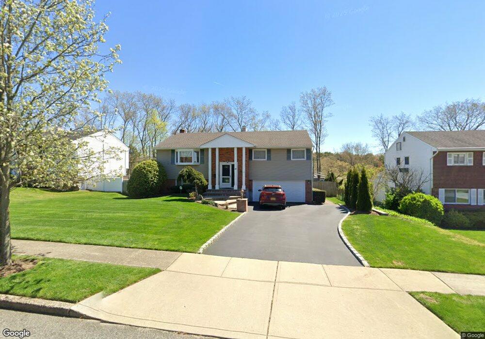 14 Chatham Rd, ComMacK, NY 11725 - photo 1