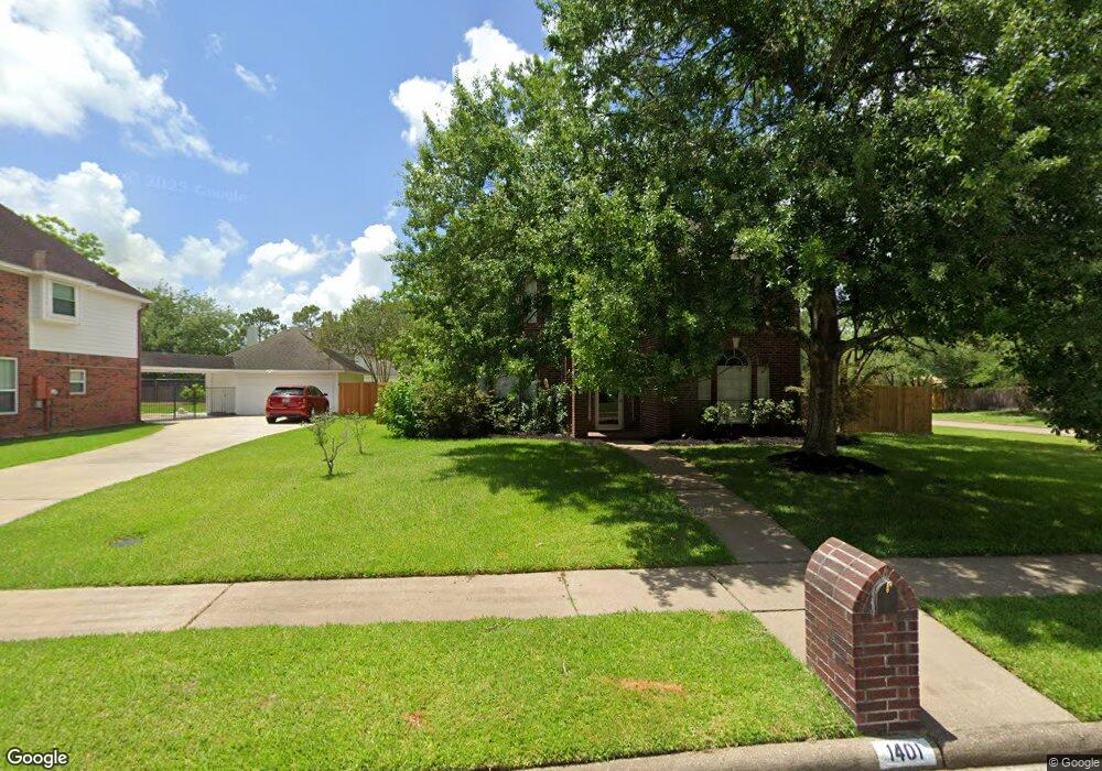 1401 Oak Hollow Dr, Friendswood, TX 77546 - photo 1