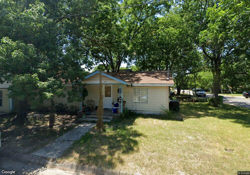 201 S Howeth St, Gainesville, TX 76240 - photo 1