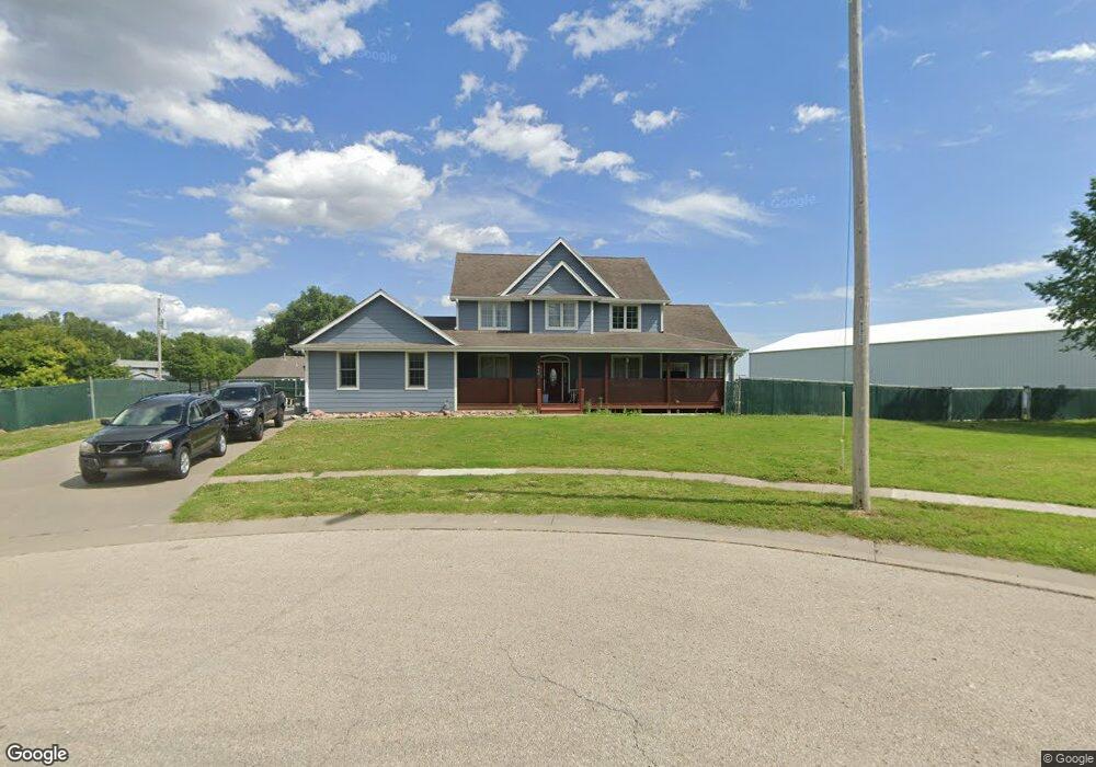 615 W Maple Ct, Rossville, KS 66533 - photo 1