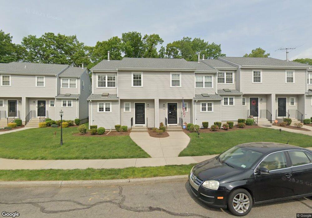 230 Red Oak Ln, Bridgeport, CT 06606 - photo 1