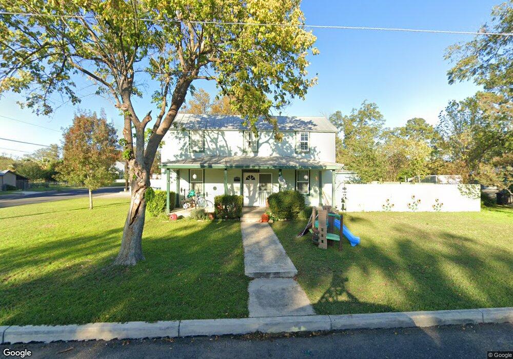 112 W Hackberry St, Fredericksburg, TX 78624 - photo 1