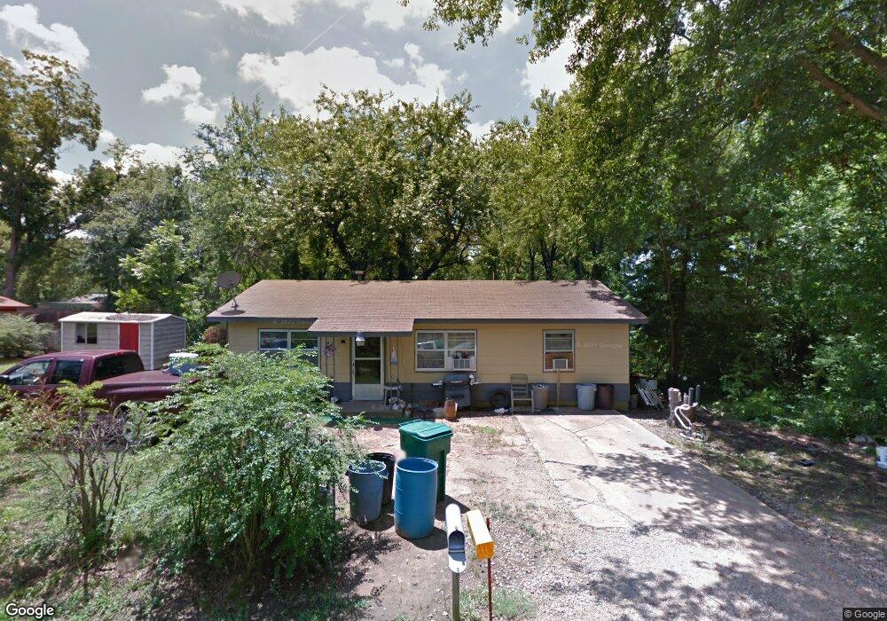 105 W Laurel St, Hugo, OK 74743 - photo 1