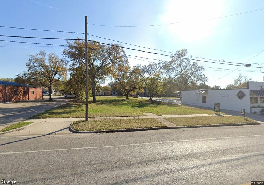 824 E California St, Gainesville, TX 76240 - photo 1