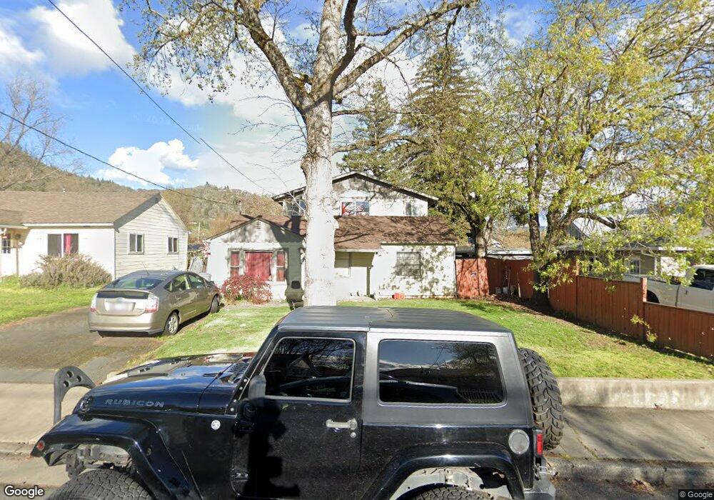 411 NE 11th St, Grants Pass, OR 97526 - photo 1