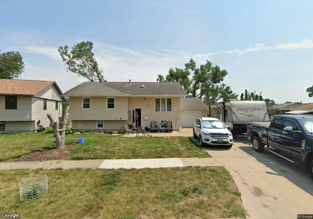 1225 Apache Trail NW, Cedar Rapids, IA 52405 - photo 1