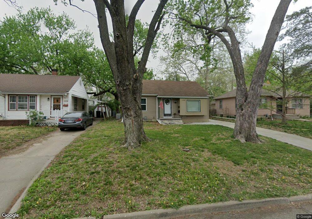 1105 SW Cambridge Ave, Topeka, KS 66604 - photo 1