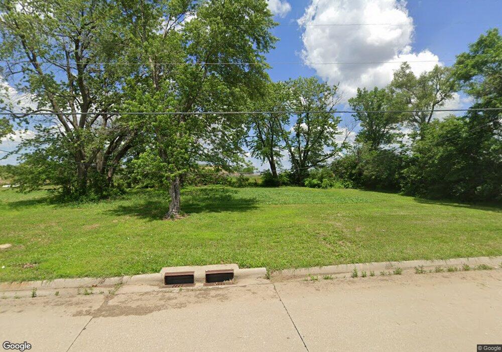 522 SW 39th St, Topeka, KS 66609 - photo 1