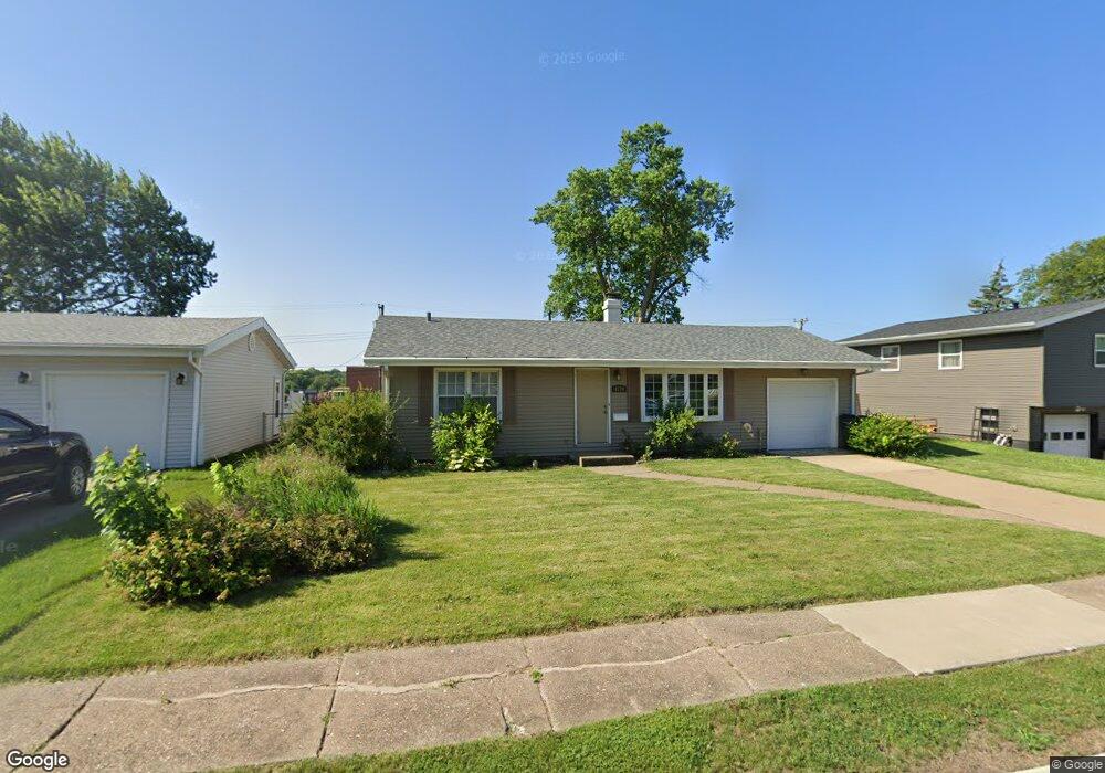 1739 W 36th St, Davenport, IA 52806 - photo 1