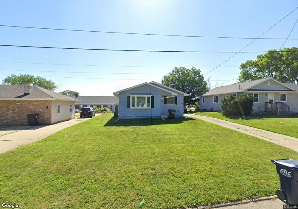 209 C Ave, Hiawatha, IA 52233 - photo 1