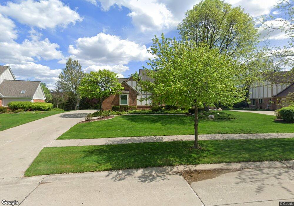 1853 Spiceway Dr, Troy, MI 48098 - photo 1