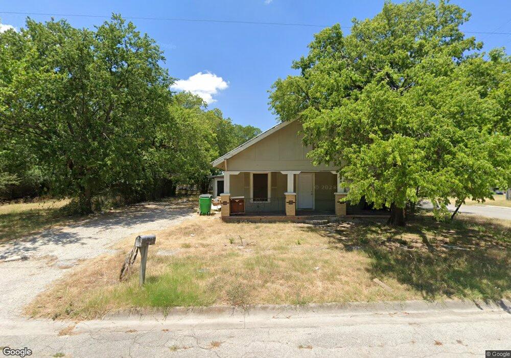 913 Field St, Gainesville, TX 76240 - photo 1