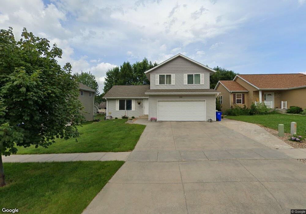2114 Probst Ct SW, Cedar Rapids, IA 52404 - photo 1
