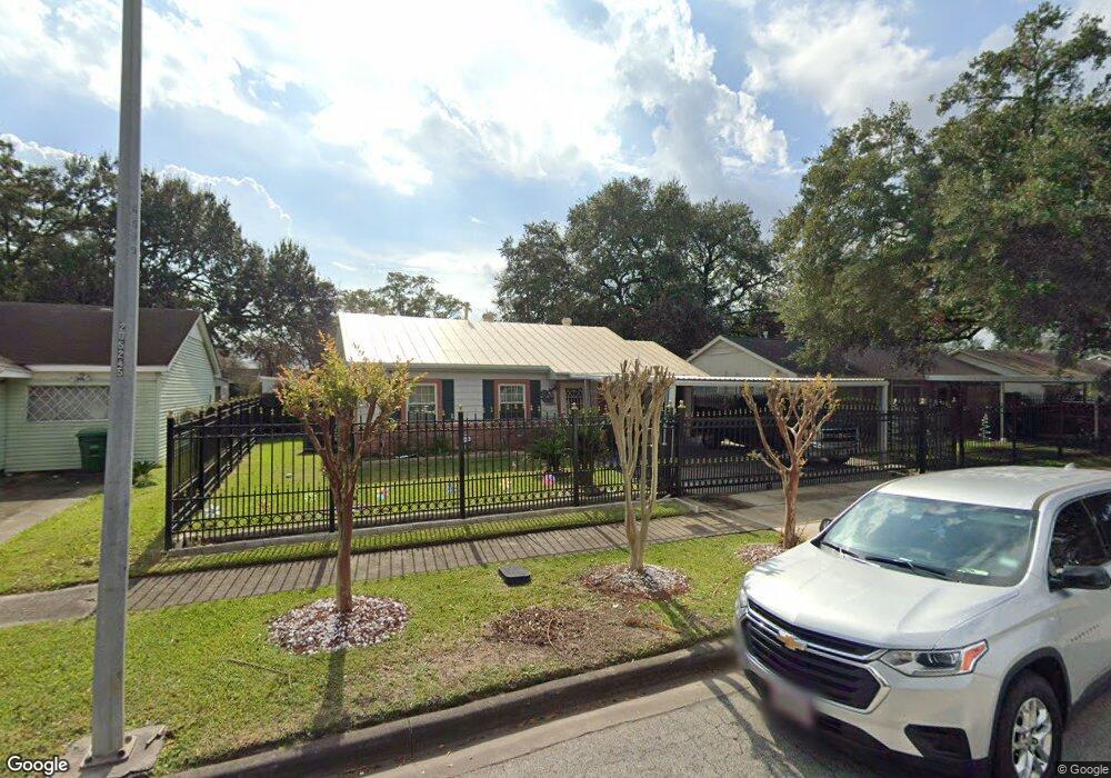7526 Hereford St, Houston, TX 77087 - photo 1