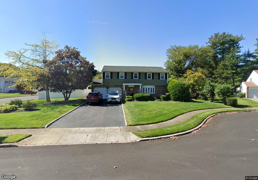 2 Cornish Ct, Dix Hills, NY 11746 - photo 1