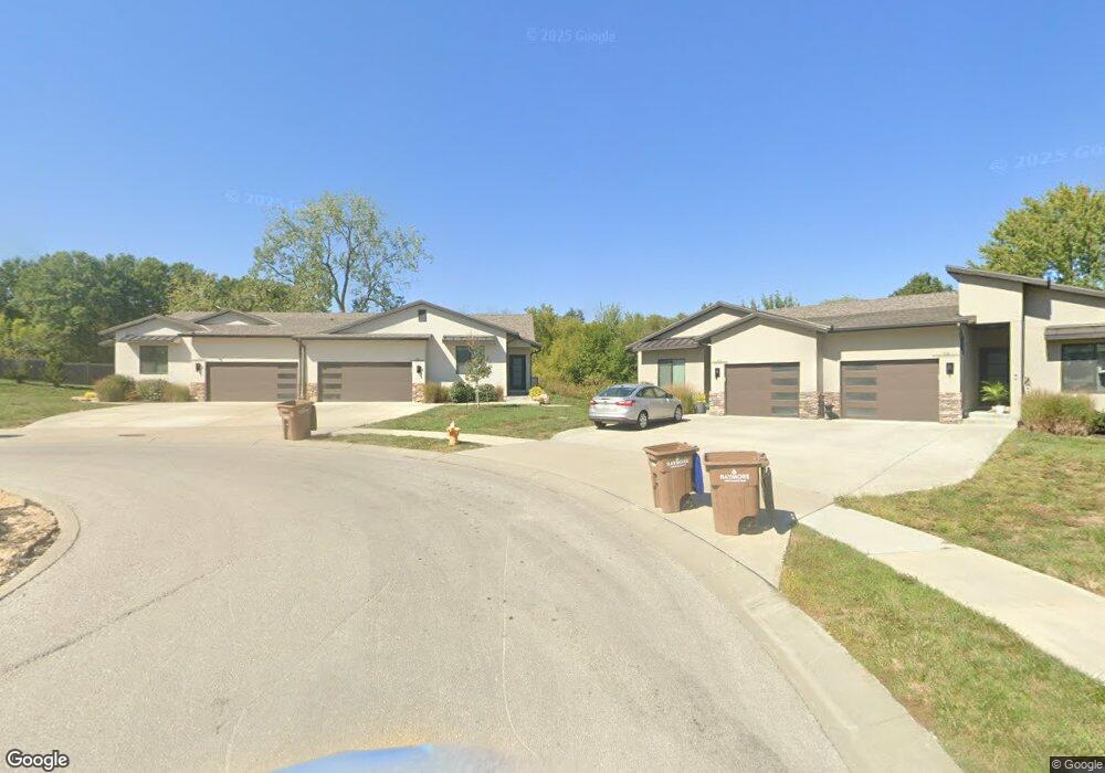 108 W Maplewood Ln, Raymore, MO 64083 - photo 1