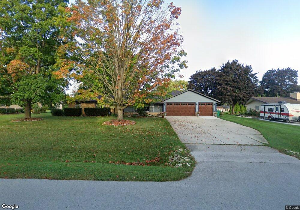 N76W15022 Menomonee Manor Dr, Menomonee Falls, WI 53051 - photo 1