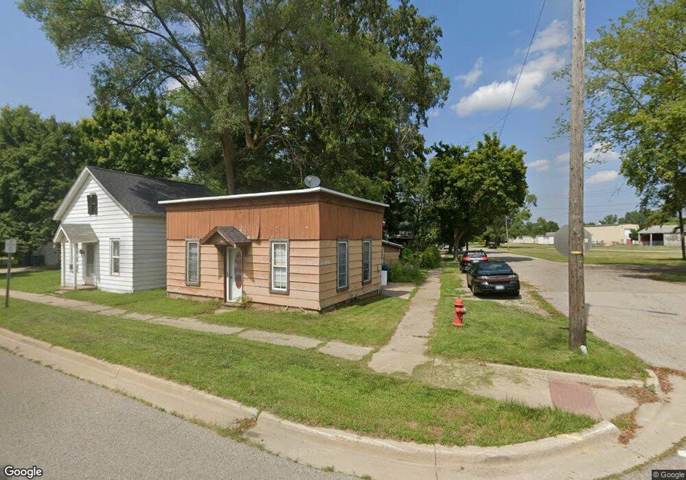 437 E Huron Ave, Vassar, MI 48768 - photo 1