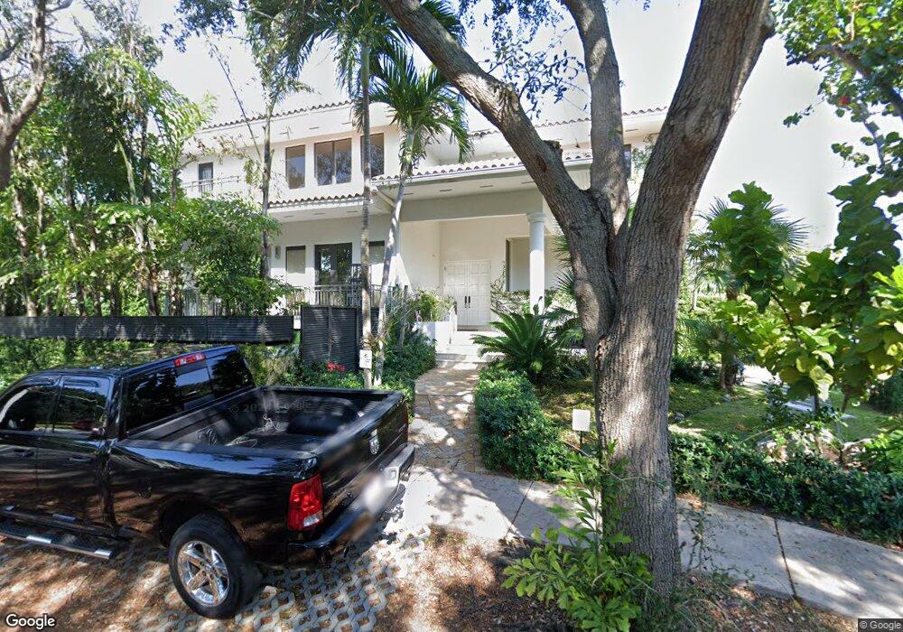 570 Warren Ln, Key Biscayne, FL 33149 - photo 1