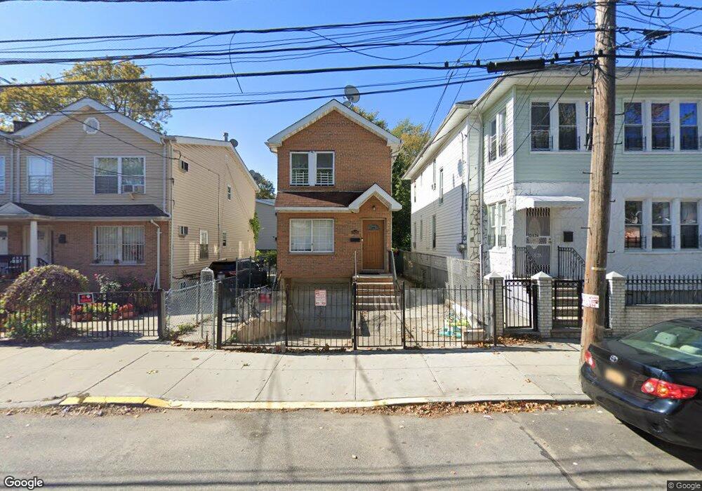 10426 165th St, Jamaica, NY 11433 - photo 1